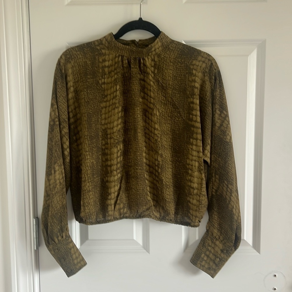Edgy Modern Maison D'Amelie Alligator Print Green Blouse Top Size Small